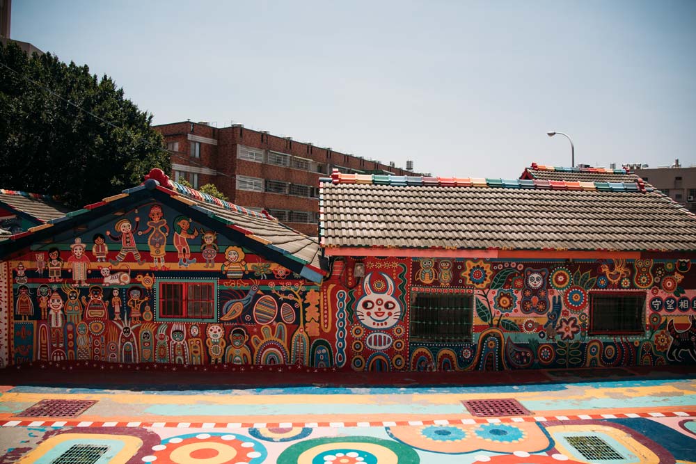 Das-Rainbow-Village-in-Taichung