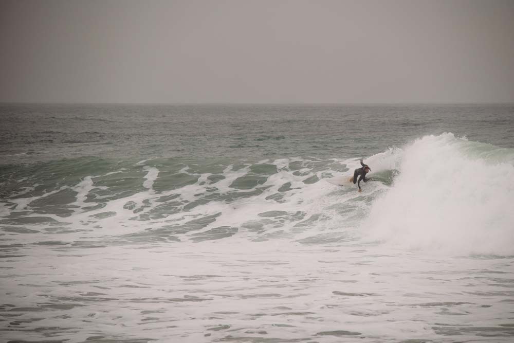 Surfer-am-Anchor-Point-in-Taghazout